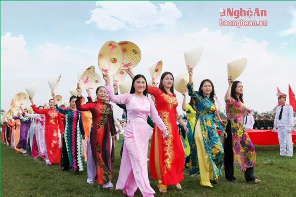 Phụ nữ Cửa Lò hôm nay. Ảnh: Xuân Nhường