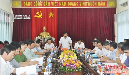 Đồng chí Nguyễn Xuân Đường - Phó Bí thư Tỉnh ủy, Chủ tịch UBND tỉnh đề nghị đẩy mạnh công tác tuyên truyền và tổ chức cho các vận động viên tiếp xúc cử tri vận động bầu cử đúng luật, bình đẳng.