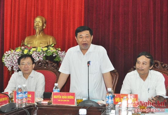 Đồng chí Nguyễn Xuân Sơn - Phó Bí thư Thường trực Tỉnh ủy, Chủ tịch HĐND tỉnh chủ trì cuộc họp