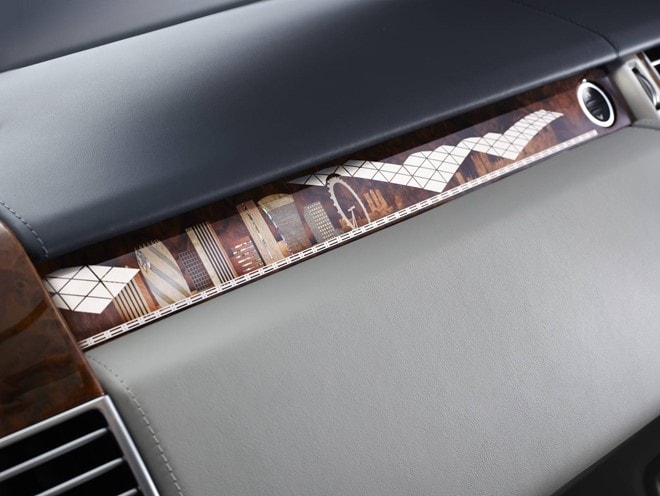 London Edition được Overfinch xây dựng từ Range Rover Autobiography trục cơ sở dài. Overfinch cho biết họ tốn hàng trăm giờ để hoàn thành chiếc SUV độc đáo này, bao gồm 250 giờ dạo quanh London để ghi hình lại những biểu tượng của thành phố. 