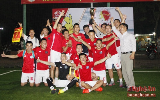 FC Thành Cổ nâng cao cup vô địch.