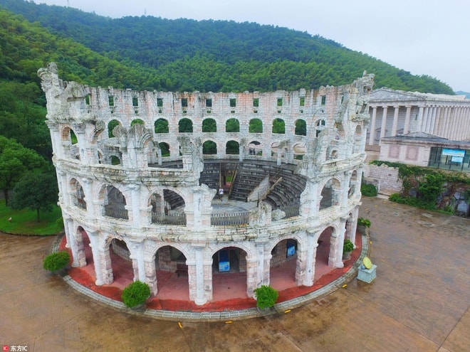 Trên ảnh là công trình mô phỏng đấu trường La Mã ở Italy.