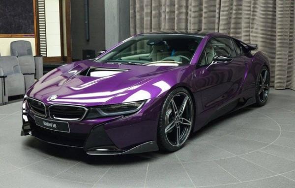 BMW i8 được xem là mẫu siêu xe thể thao ứng dụng nhiều công nghệ đột phá nhất hiện nay.