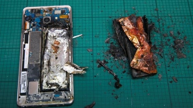 Một chiếc điện thoại Note 7 bị cháy trong phòng thí nghiệm tại Singapore. Ảnh: BBC.