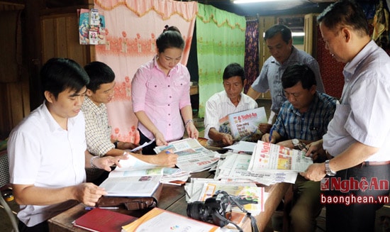 Kiểm tra tại bí thư Lương Thanh Chương bản Quang Thịnh (Tam ĐÌnh- Tương Dương)