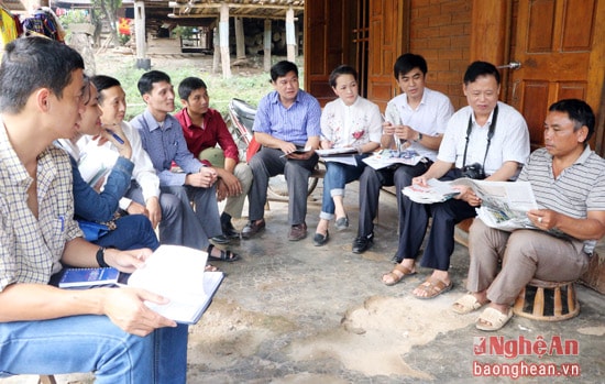 Kiểm tra tại Bí thư bản Ta Đo- Mường TÍp
