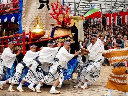 Lễ hội Okunchi Matsuri được tổ chức tại Nhật Bản.