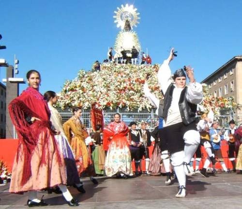 Lễ hội Fiestas del Pilar tại Tây Ban Nha là sự kết hợp của tôn giáo và nghệ thuật.