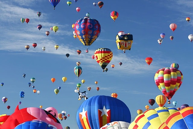 Lễ hội khinh khí cầu quốc tế Albuquerque là lễ hội kinh khí cầu lớn nhất thế giới. ẢnSkyscanner