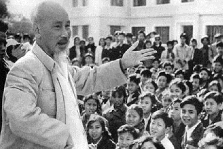 Bác Hồ luôn coi trọng công tác dân vận