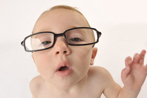 Tỷ lệ trẻ em mắc chứng cận thị hiện nay đang ngày càng cao. Nguồn ảnh: ibtimes