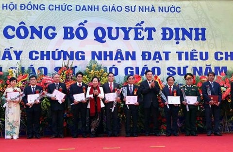 703 nhà giáo được công nhận chức danh giáo sư, phó giáo sư năm 2016.