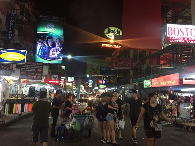 Pho den do Bangkok thua khach nhung ngay quoc tang hinh anh 2
