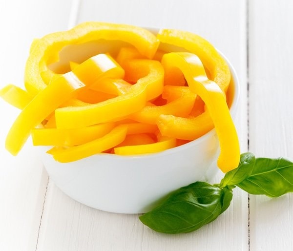 Ớt chuông có lượng vitamin C cao hơn gấp đôi cam.