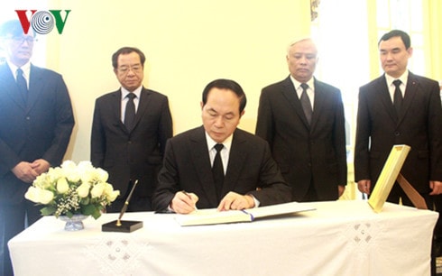 chu tich nuoc vieng nha vua thai lan bhumipol adulyadej hinh 1