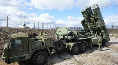 Xe phóng đạn của tổ hợp tên lửa S-400. Ảnh: RT.