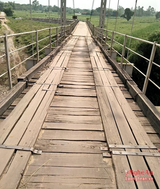 Cầu treo nơi em N. nhảy xuống.
