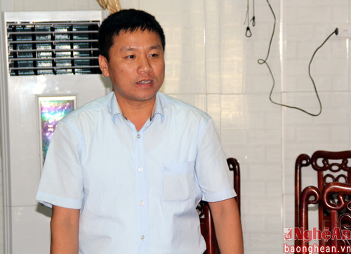 Chủ tịch UBND thị xã Thái Hòa báo cáo với đoàn giám sát.