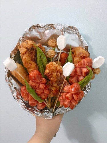 Tùy vào cách trang trí và tình cảm bạn dành cho người phụ nữ đặc biệt, “bó hoa” sẽ mang phong cách của riêng bạn.