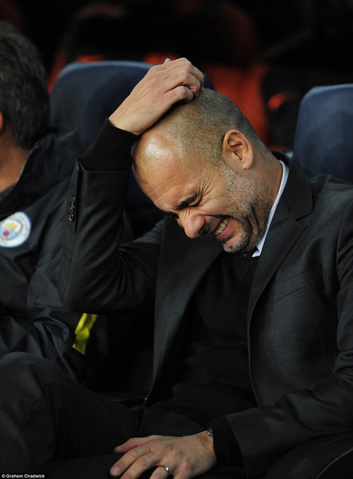 Dùng hết cách nhưng Pep Guardiola vẫn không thể ngăn Messi ghi bàn.