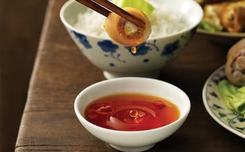 Theo thống kê, mỗi năm Việt Nam tiêu thụ hơn 200 triệu nước mắm, quy mô thị trường năm 2015 đạt khoảng 11.300 tỷ đồng. Ảnh minh họa