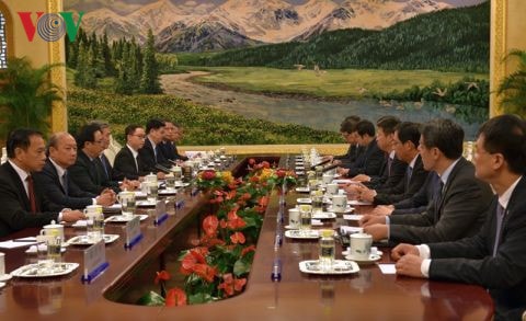 Đồng chí Đinh Thế Huynh hội đàm với Ủy viên Thường vụ Bộ Chính trị, Bí thư Ban Bí thư Đảng Cộng sản Trung Quốc Lưu Vân Sơn.