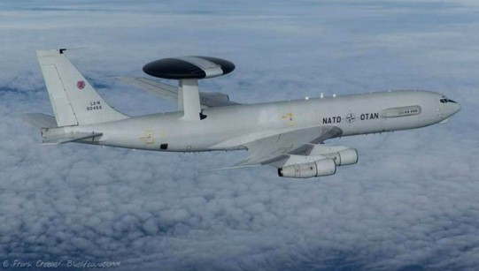 Máy bay có hệ thống cảnh báo AWACS của NATO.