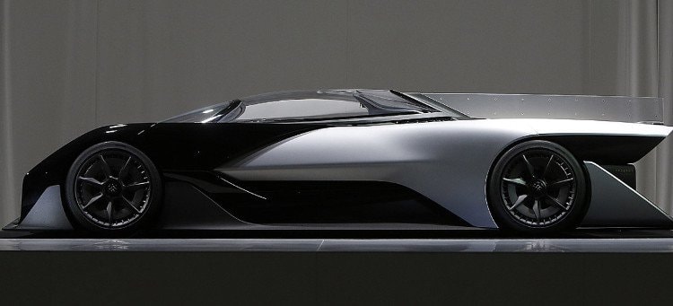 Faraday Future: dự án xe điện Faraday Future vừa trình làng tại Las Vegas năm nay. Faraday Future có thiết kế thể thao mạnh mẽ, kiểu dáng giống như Batmobile. Xe có chế độ lái tự động cùng khả năng đạt tốc độ đến 320km/h.