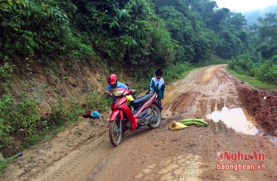 Đã có không ít người gặp nạn khi lưu thông qua tuyến đường này. Thiết nghĩ, các cơ quan chức năng cần sớm có biện pháp giải tỏa, khắc phục tuyến để đảm bảo an toàn cho người và phương tiện khi lưu thông.