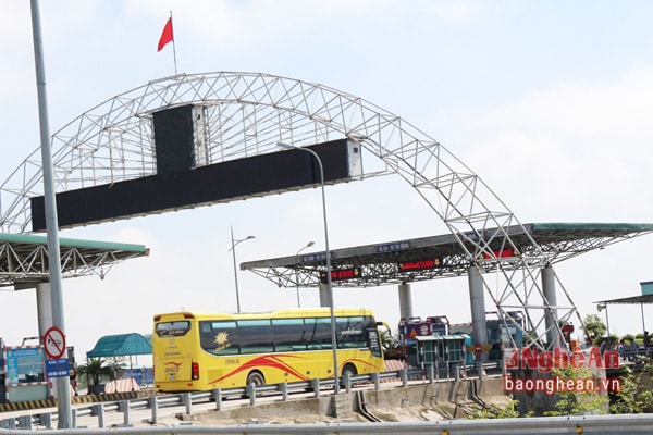 Trạm thu phí cầu Bến Thủy II  (TP. Vinh).Ảnh: P.V