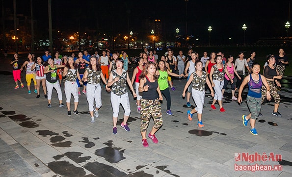 Tại TP Vinh lớp zumba mới vừa được khai giảng vào đầu tháng 9 do nhóm Lazum3 Vinh đứng ra tổ chức. Sau chưa đầy 2 tháng khai giảng lớp học đã thu hút trên 150 học viên  tham gia.