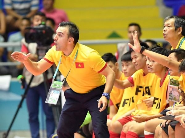 HLV Bruno đã chia tay đội tuyển Futsal Việt Nam sau khi lập nên kỳ tích tại Futsal World Cup  2016.Ảnh: Internet