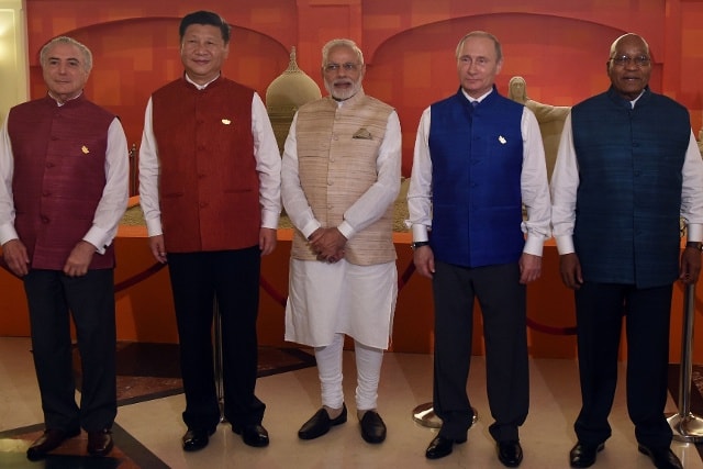 Lãnh đạo 5 quốc gia thành viên tại Hội nghị thượng đỉnh BRICS lần thứ 8 tại Ấn Độ - Nguồn: TTXVN