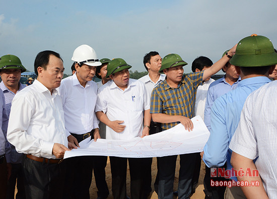 lãnh đạo Thị xã Thái Hòa báo cáo phương án đề xuất mở rộng Cụm công nghiệp Nghĩa Mỹ