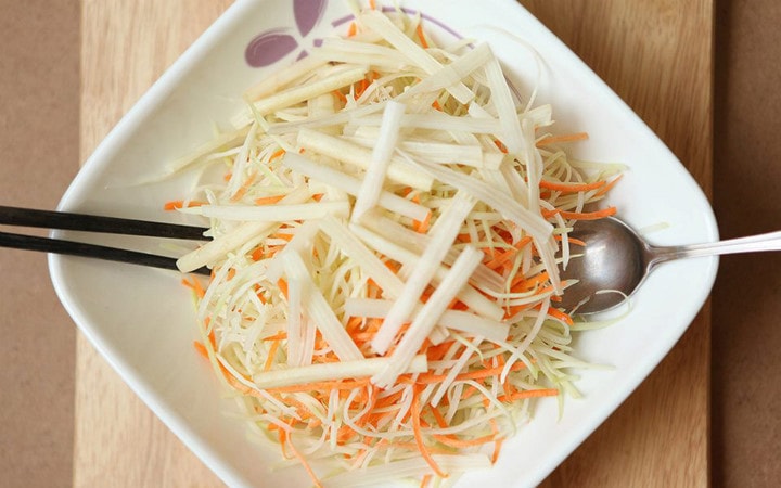 Ngó sen: Chứa nhiều dinh dưỡng như tinh bột, đạm, asparagine và vitamin C. Các loại chất này giúp tăng cường sức đề kháng cho cơ thể, giúp da mịn màng.