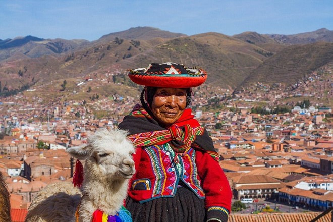 Peru: Có hơn 25.000 loài thực vật ở Peru, 30% trong số đó không thể tìm thấy ở bất cứ nơi nào khác trên thế giới. Ngoài ra, Machu Picchu, còn gọi là Cổ Sơn hoặc “Thành phố đã mất của người Inca”, là nơi thu hút du khách lớn nhất Peru.