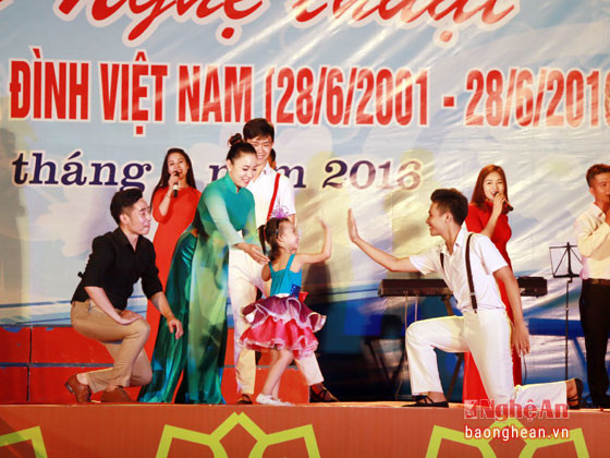 Một tiết mục văn nghệ chào mừng ngày Gia đình Việt Nam 2016. 