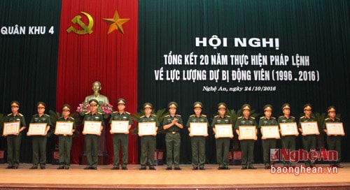 Bằng khen cho tập thể và cá nhân có thành tích xuất sắc trong 20 năm thực hiện Pháp lệnh.