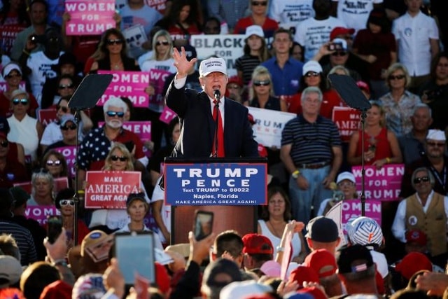 Ông Trump vận động bầu cử tại Naples, Florida, Mỹ, ngày 23/10/2016. Ảnh: Getty.