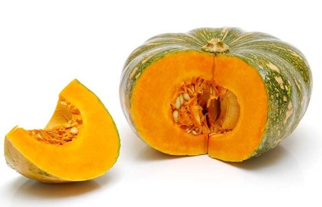 Bí ngô: Theo Prevention, bí ngô rất giàu carotenoids như beta-carotene, đóng vai trò quan trọng trong việc ngăn ngừa hội chứng rối loạn chuyển hóa. Kết quả nghiên cứu trên tạp chí British Journal of Nutrition cho biết bí ngô còn chứa rất ít calo, thích hợp cho người muốn giảm cân. Ảnh: Dmarketmovers. 