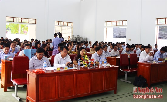 Các đại biểu tham dự hội thảo.