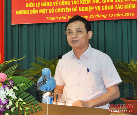 Đồng chí Nguyễn Trung - Phó Chủ nhiệm Ủy ban Kiểm tra Tỉnh ủy trực tiếp quán triệt Quy định số 30/QĐ-TW