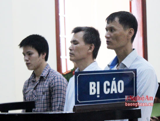 Từ phải qua: các bị cáo Cao Đức Hùng, Phan Văn Tám và Hoàng Văn Toản tại phiên tòa 