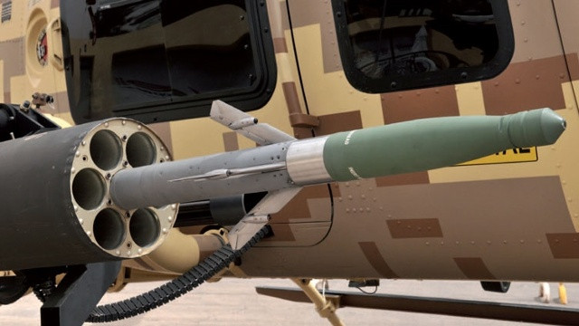 APKWS là viết tắt của cụm từ Advanced Precision Kill Weapon System - có thể hiểu nó là một bộ phụ kiện dẫn đường laser để nâng cấp các quả đạn rocket không điều khiển Hydra 70 (cỡ 70mm, trong ảnh) thành đạn dẫn đường chính xác cao.