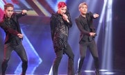 Chàng trai lưỡng tính nhảy trên giày cao gót ở X-Factor