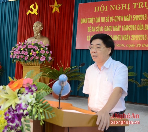 Đồng chí Nguyễn Văn Thông - Phó Bí thư Tỉnh ủy quán triệt Chỉ thị 07 của Ban Bí thư Trung ương về đẩy mạnh công tác thông tin cớ sở.