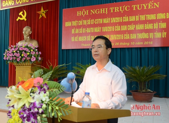 Đồng chí Nguyễn Hữu Lậm- Ủy viên BTV, Trưởng Ban Tổ chức Tỉnh ủy quán triệt Đề án 01