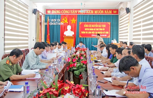 Đồng chí Nguyễn Đắc Vinh - Ủy viên BCH Trung ương Đảng, Bí thư Tỉnh ủy, Trưởng Đoàn đại biểu Quốc hội tỉnh, cùng các ban, sở, ngành, làm việc tại huyện Kỳ Sơn.