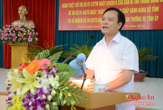 Đồng chí Hồ Phúc Hợp - Ủy viên Ban Thường vụ, Trưởng Ban Tuyên giáo Tỉnh ủy triển khai