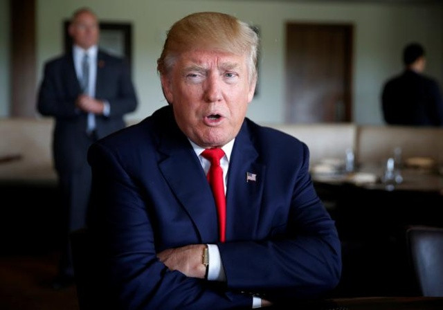 Ông Donald Trump tại cuộc phỏng vấn ở khu sân gôn nghỉ dưỡng Trump National Doral, Florida, Mỹ ngày 25/10. Ảnh: Reuters.